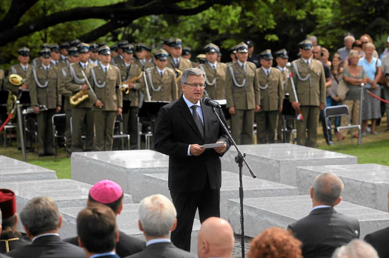 Bronisław Komorowski sprzeciwia się ograniczeniu pieniędzy na modernizację armii. Taki pomysł forsuje Jacek Rostowski.
