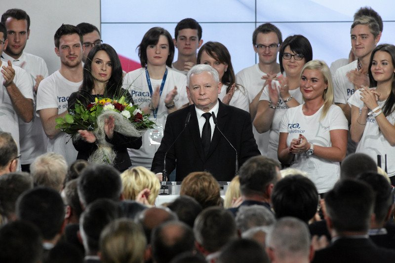 Jarosław Kaczyński napisał list do nowo wybranych parlamentarzystów PiS. Gratulował im i podkreślał potrzebę dalszej pracy.