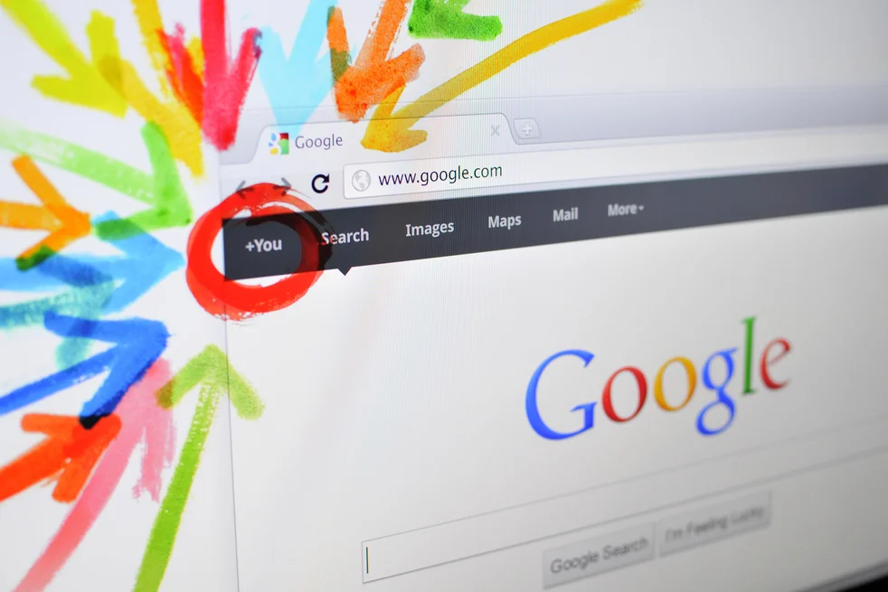 Google ma dziesiątki ukrytych sztuczek, jedną z nich jest np. "askew".