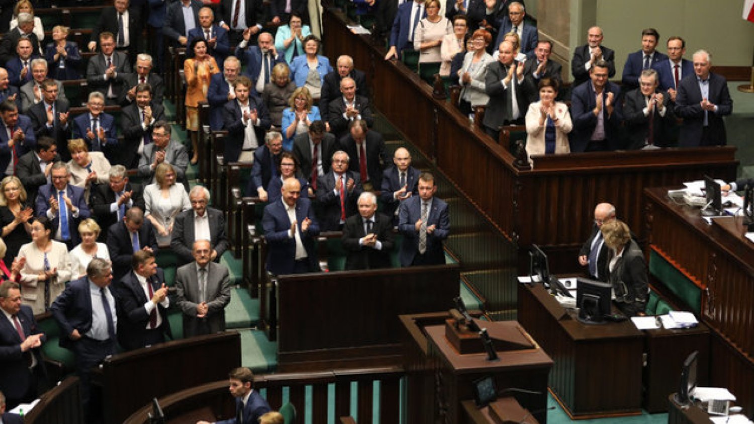Sala sejmowa coraz częściej zaczyna przypominać arenę pełną gladiatorów walczących na śmierć i życia.