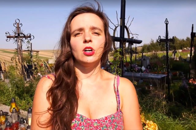 Klaudia Jachira w dowcipny sposób komentuje najnowszy pomysł PiS o potrzebie ekshumacji wszystkich ofiar katastrofy smoleńskiej.