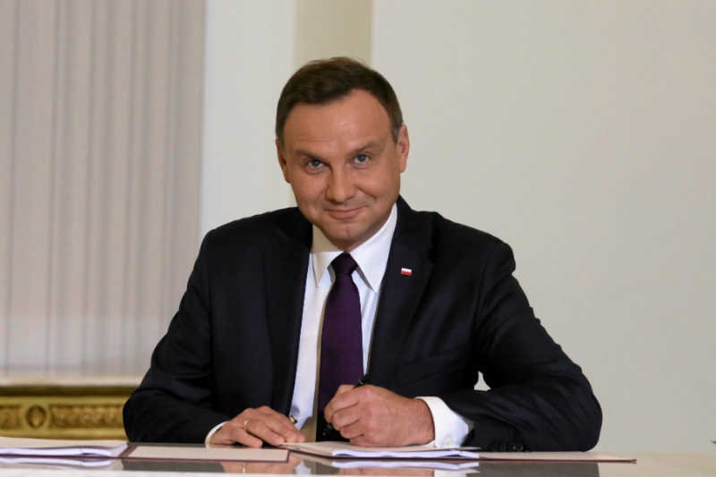 Andrzej Duda chce obniżenia wieku emerytalnego.