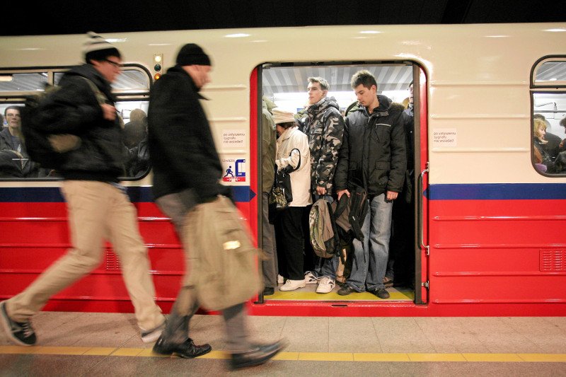 Warszawskie metro ma przejść dezynsekcję z powodu pojawienia się w nim insektów.
