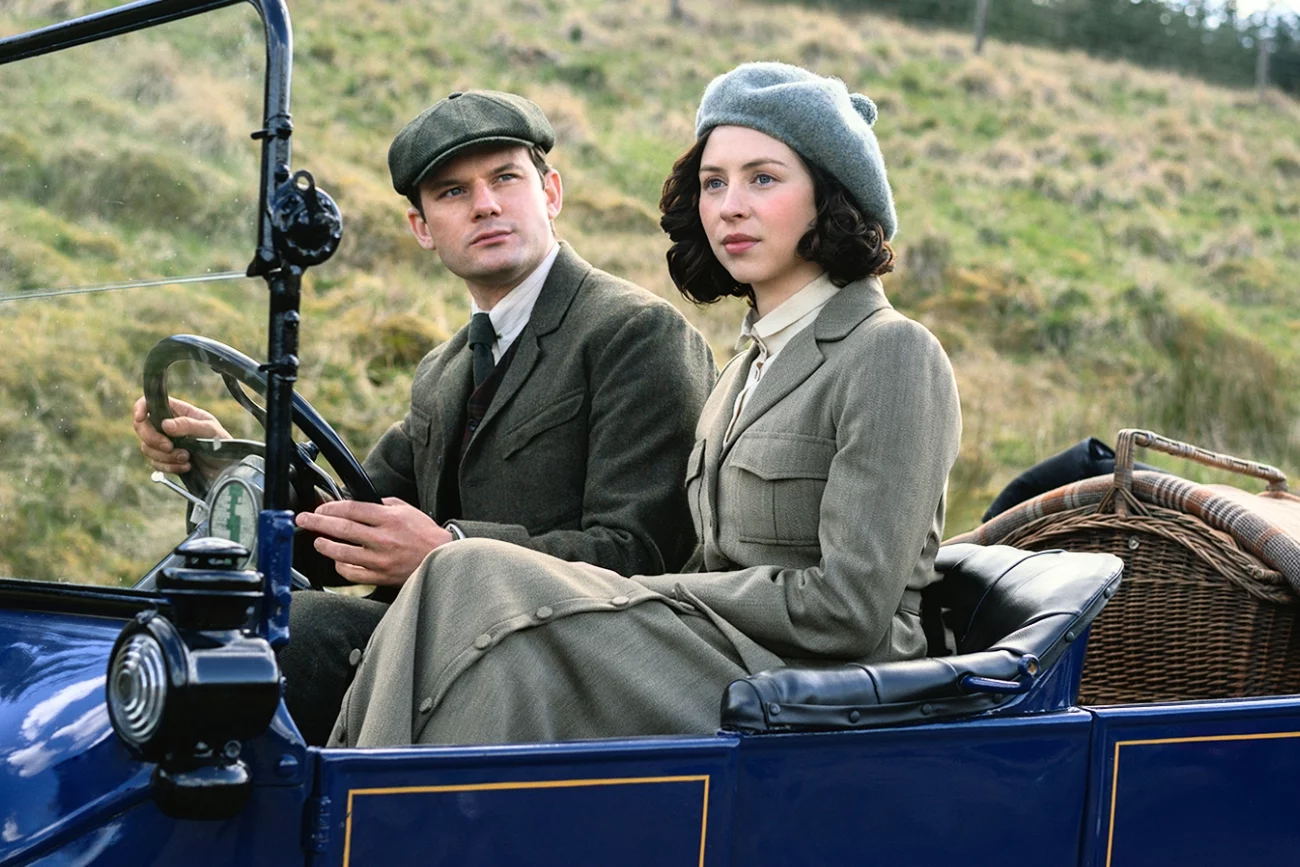 Jeremy Irvine i Hermione Corfield w serialu "Outlander: Krew z krwi"