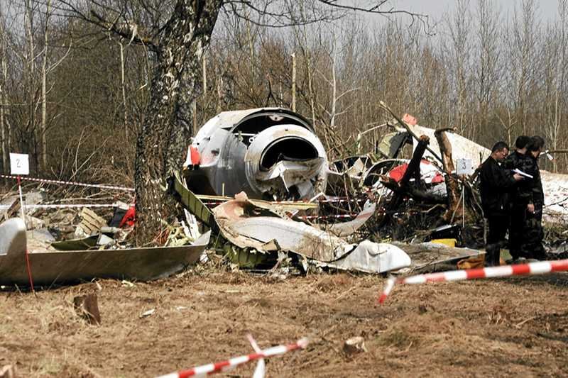 Szczątki prezydenckiego Tupolewa po katastrofie w Smoleńsku
