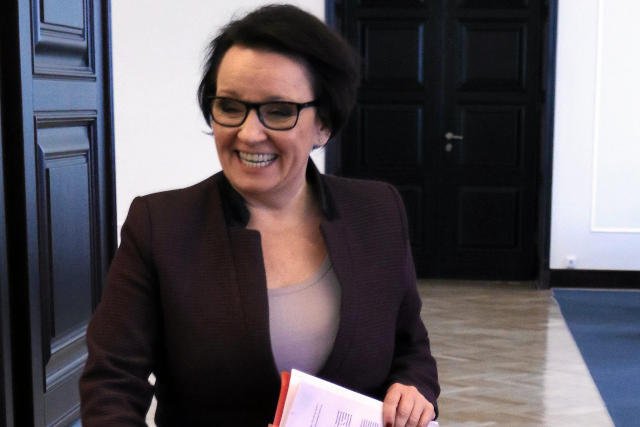 Anna Zalewska, minister Edukacji zawiesza likwidację gimnazjów. Stawia na konsultacje z rodzicami