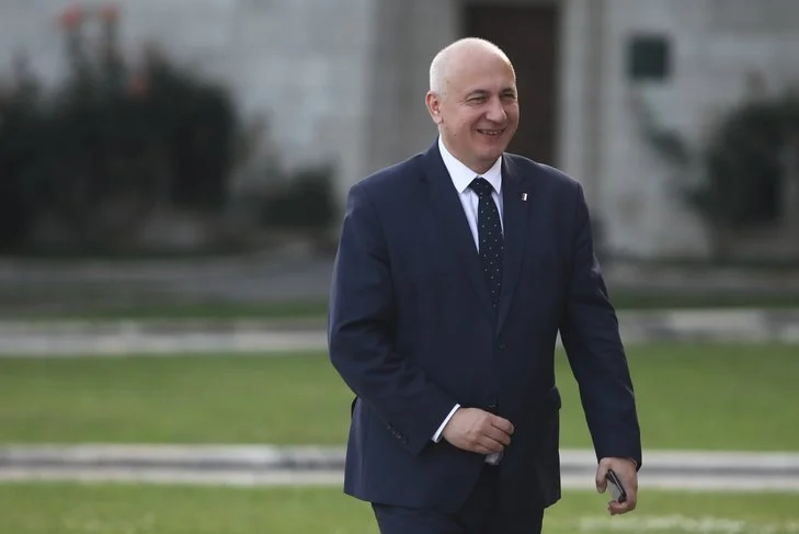 Brudziński najpierw zaproponował debatę między Hołownią a Dudą, aby za chwilę obrócić całą sprawę w żart.