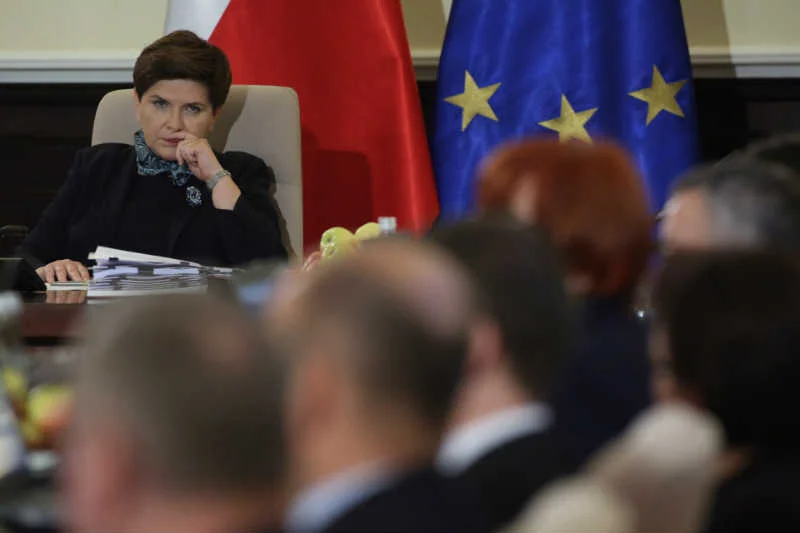 Beata Szydło zorganizowała wielogodzinną nasiadówkę w putinowskim stylu.
