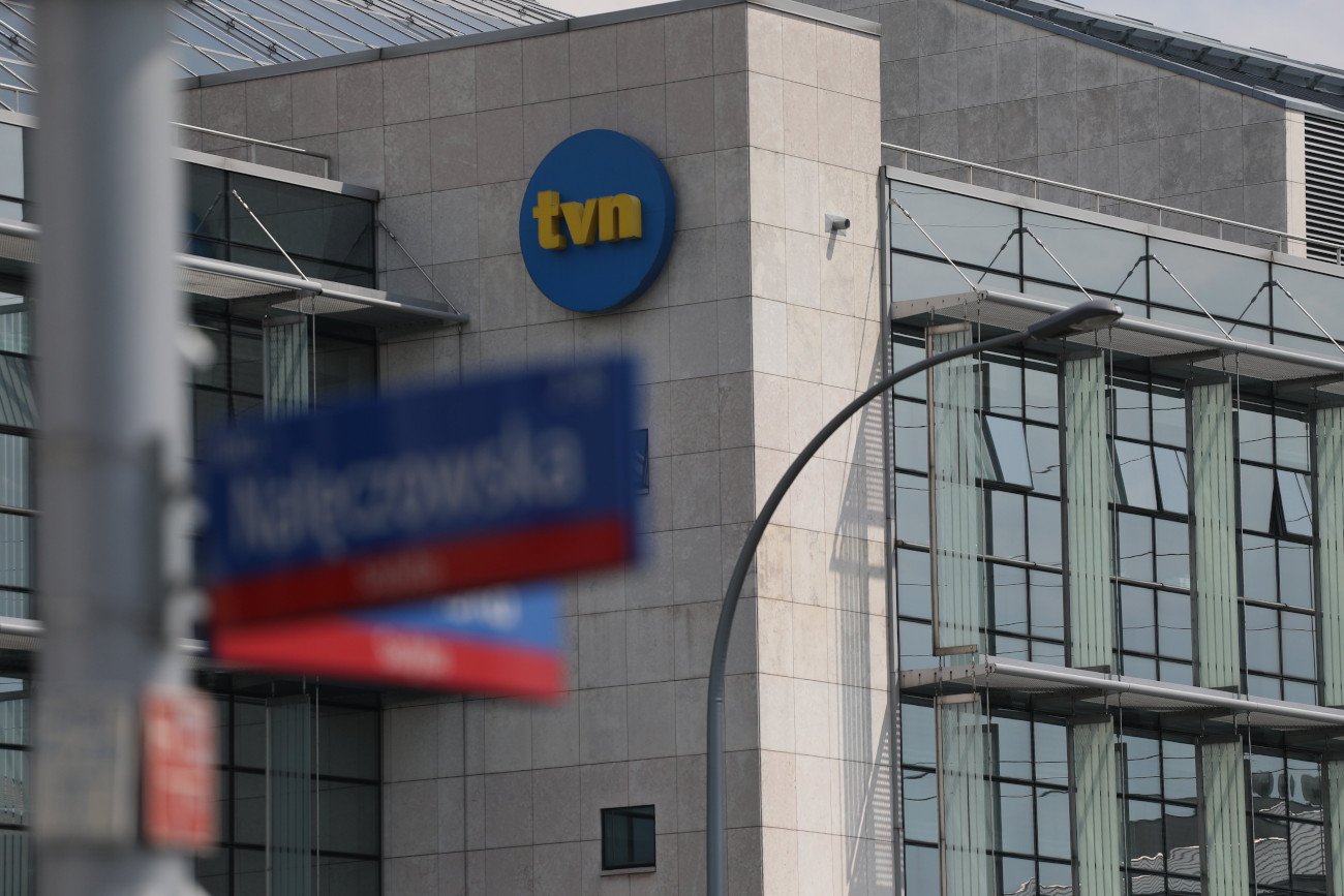 26 lipca wieczorem w siedzibie TVN ogłoszono alarm pożarowy, przez co w TVN24 przerwano emisję "Szkła kontaktowego".