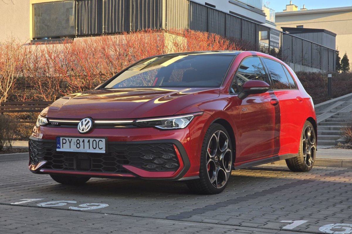 Golf GTI to dziadek rasy hot hatchy. Najchętniej jeździłbym... w jego bagażniku