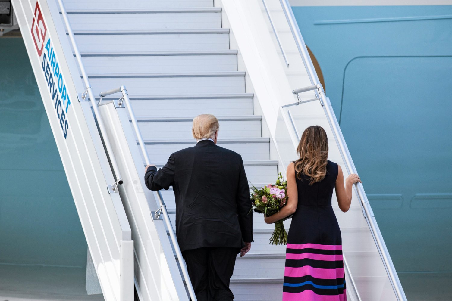 Donald Trump ma powody do zadowolenia. Załatwił w Warszawie co trzeba i odleciał do Hamburga.