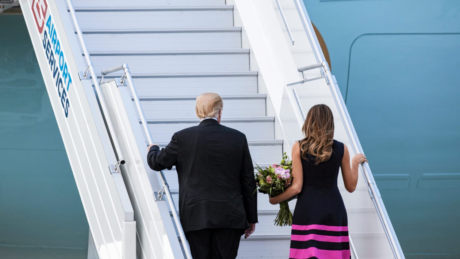 Donald Trump ma powody do zadowolenia. Załatwił w Warszawie co trzeba i odleciał do Hamburga.