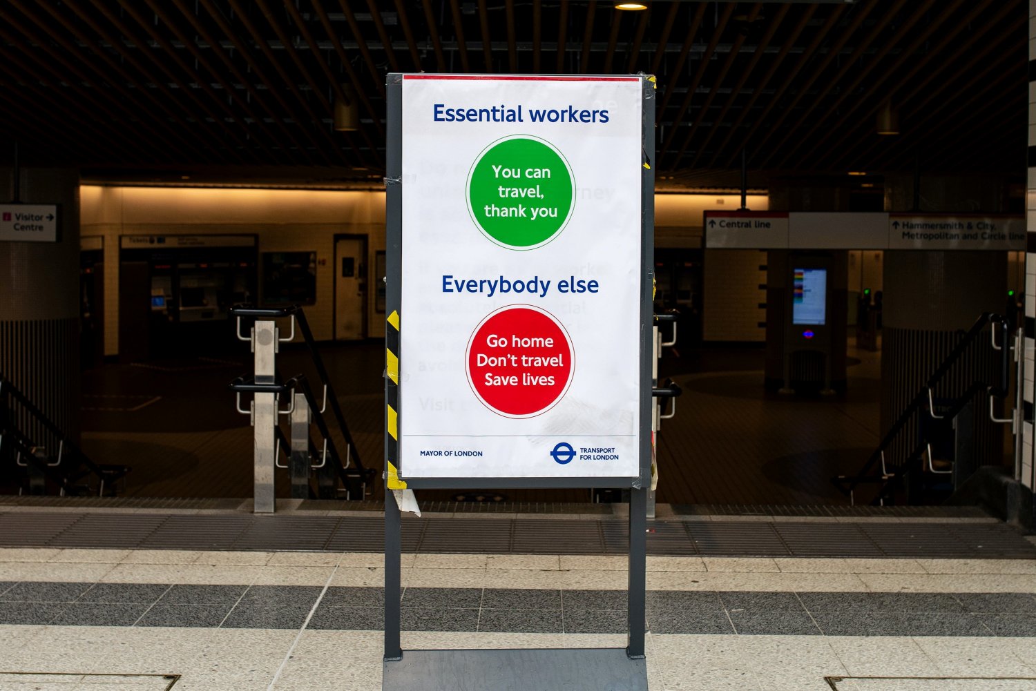 W Wielkiej Brytanii wchodzą w życie nowe restrykcje z powodu epidemii.