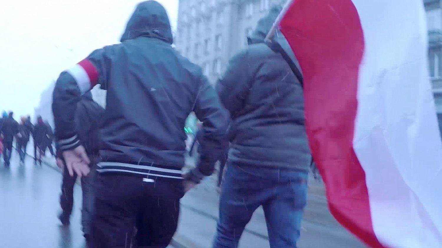 KOD posłucha Kijowskiego i pójdzie ramię w ramię z narodowcami? "Nie lubię Polaków z pałkami i napisem Teraz Polska"