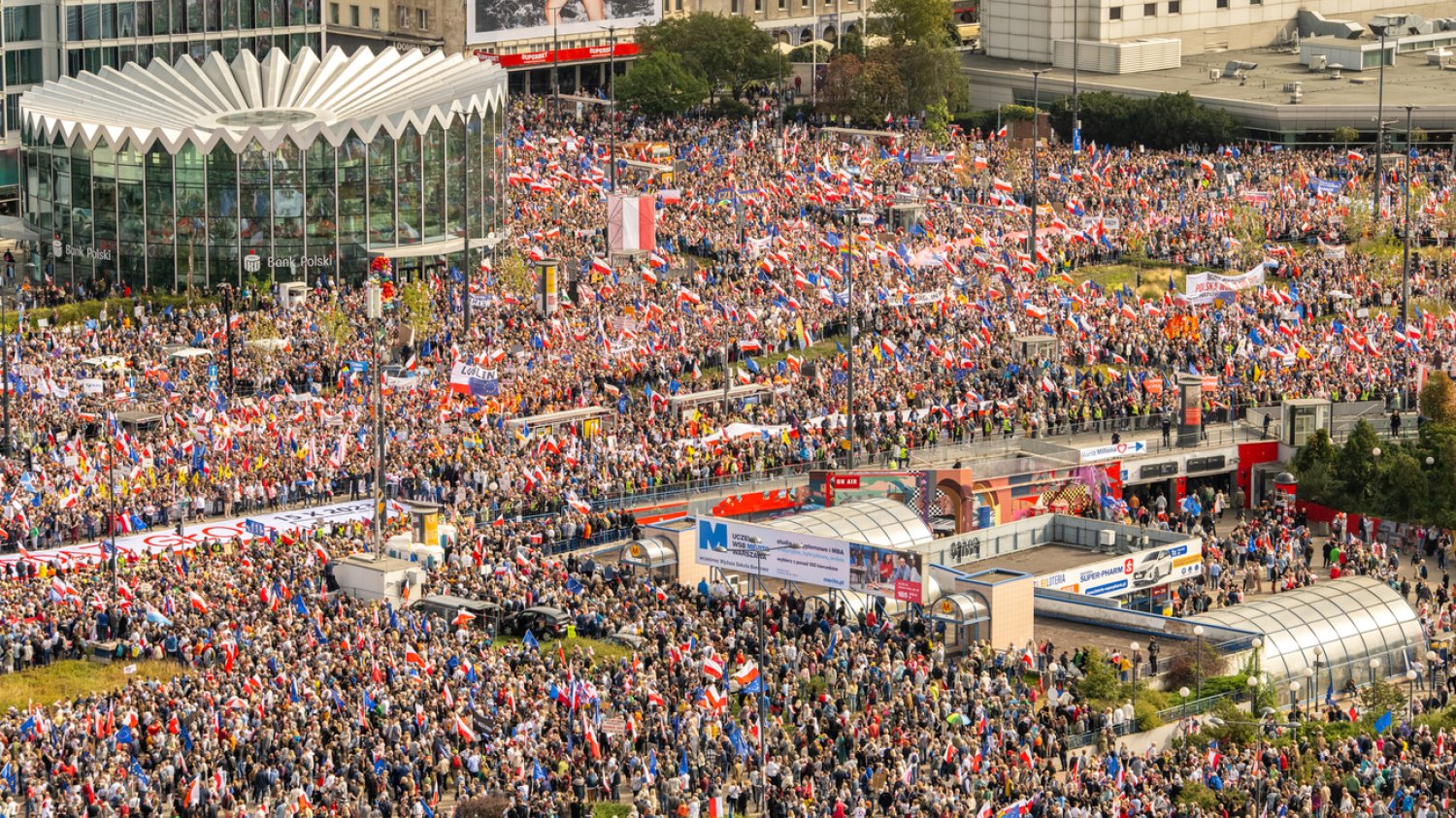 Ratusz podał, że w manifestacji mogło wziąć udział nawet... milion ludzi.