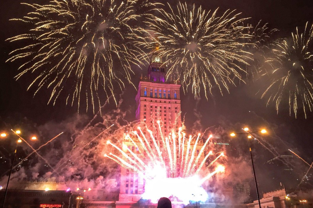 Tak wyglądało Światełko do Nieba pod Pałacem Kultury i Nauki w ramach finału WOŚP.