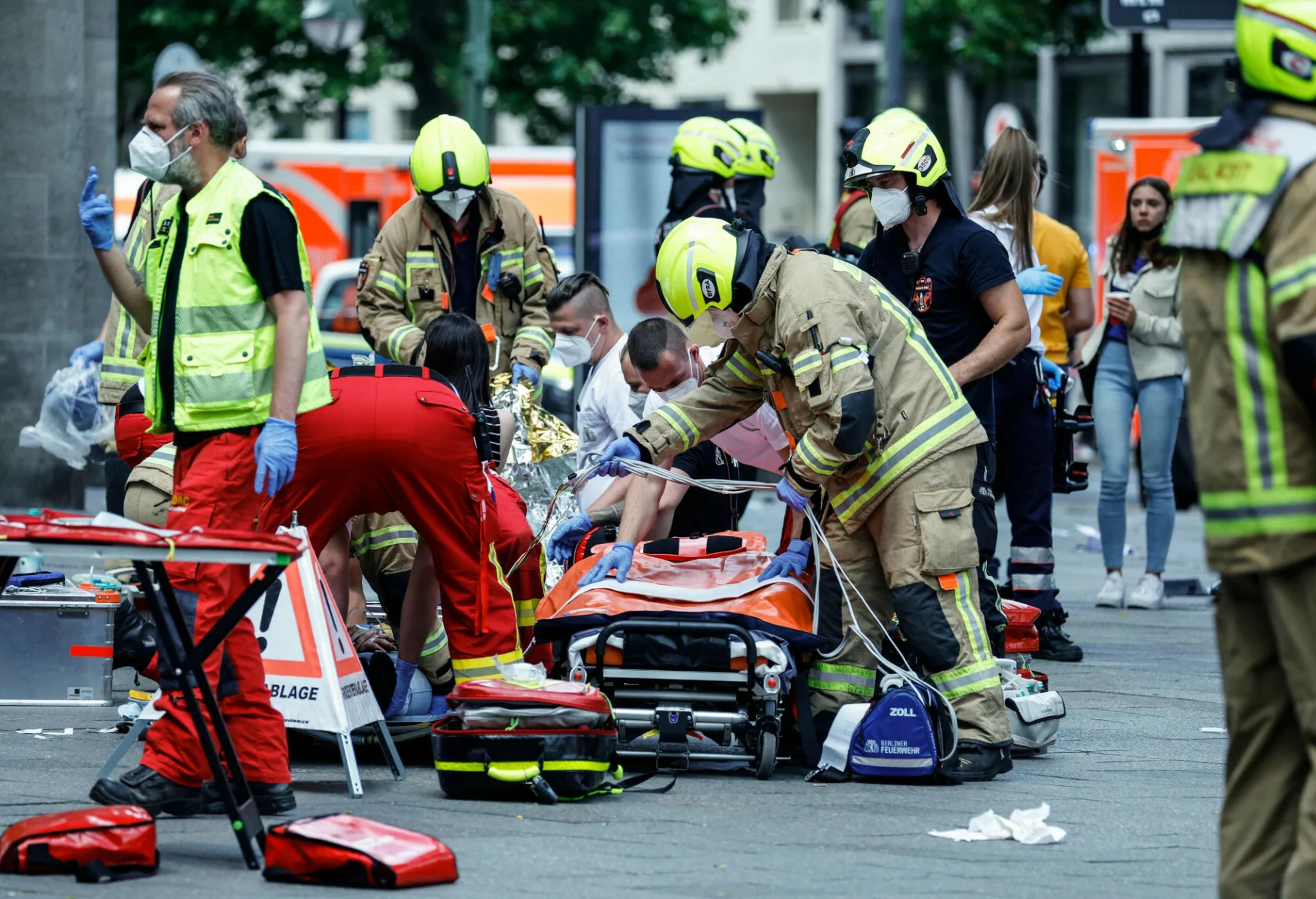Berlin: Rozpędzony samochód staranował przechodniów. Jest ofiara śmiertelna