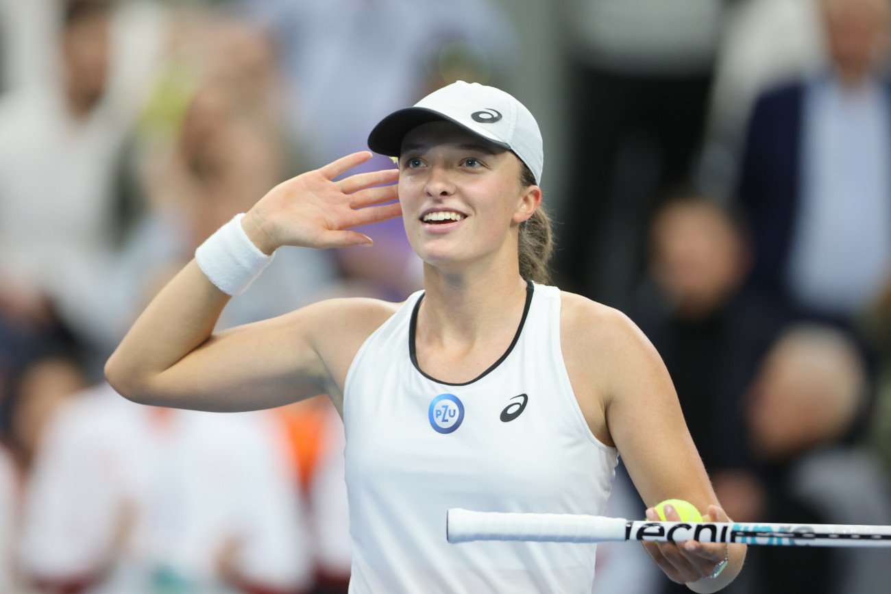 Iga Świątek jeszcze przynajmniej przez miesiąc będzie liderką rankingu WTA. Najgroźniejsze rywalki przegrały swoje mecze.