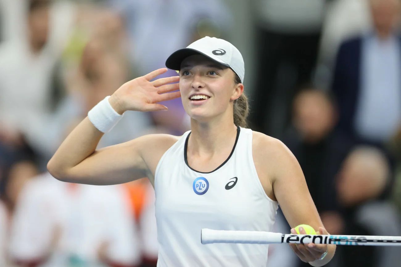 Iga Świątek jeszcze przynajmniej przez miesiąc będzie liderką rankingu WTA. Najgroźniejsze rywalki przegrały swoje mecze.