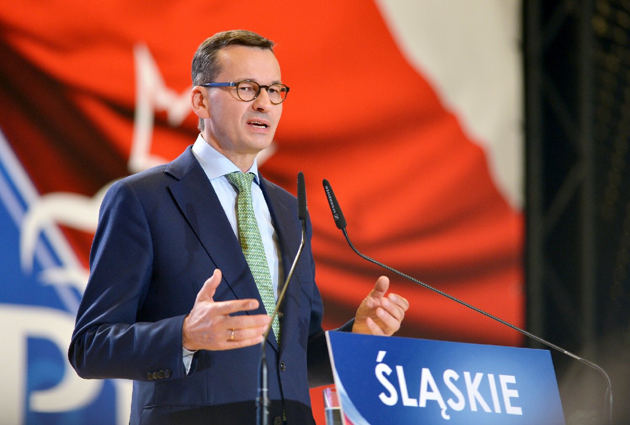 Morawiecki musi uciekać po buncie PiS. "Centrala już niewiele może".
