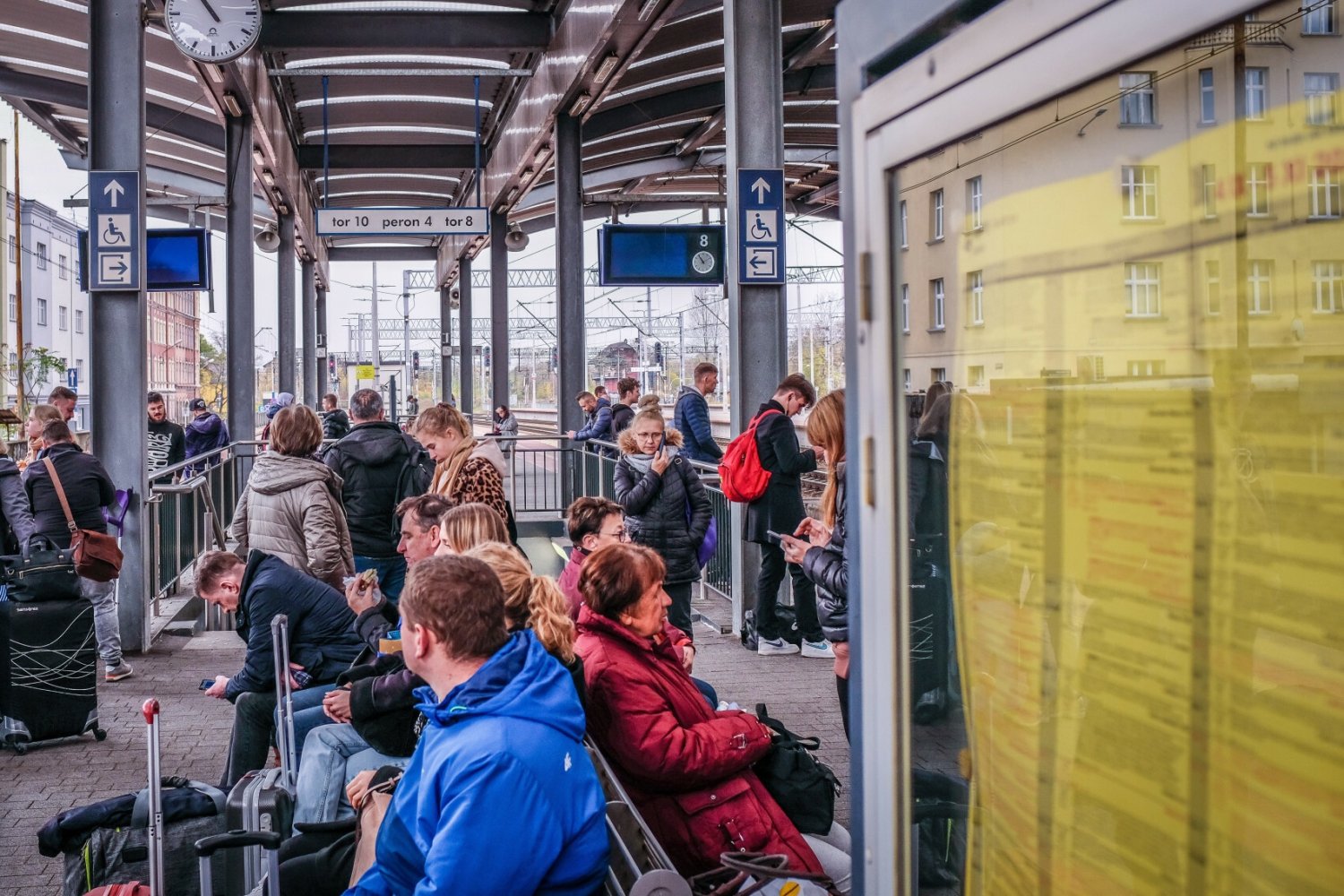 PiS chce zmienić przepisy dot. picia na dworcach.