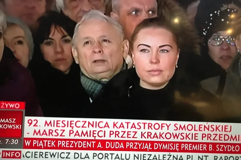 Poseł Jarosław Kaczyński już po raz 92. przed Pałacem Prezydenckim "dochodził do prawdy" o katastrofie lotniczej w Smoleńsku.