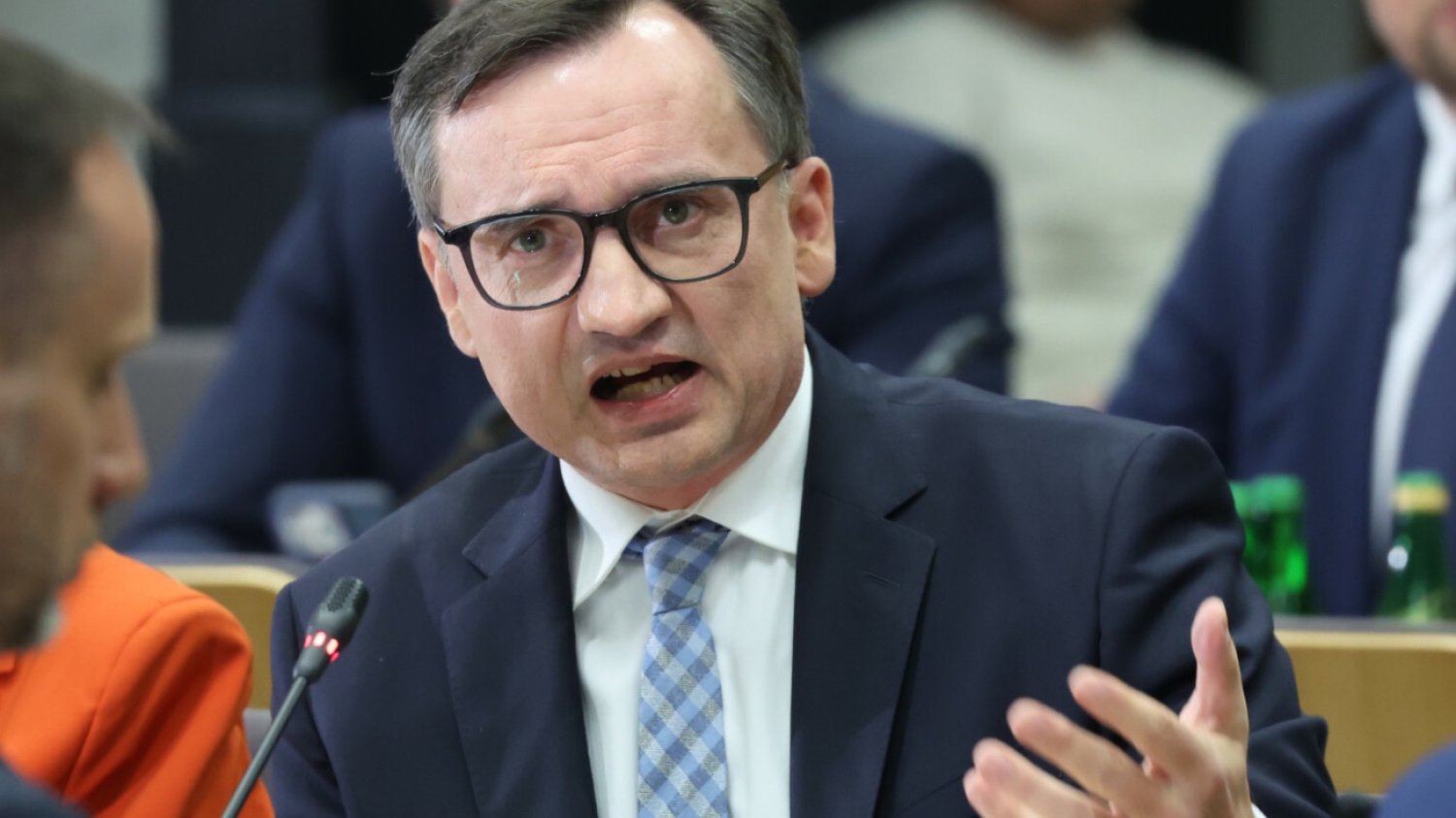 Internauci komentują zachowanie Zbigniewa Ziobry na komisji regulaminowej. Zbigniew Ziobro odstawił "cyrk" na komisji regulaminowej. W sieci zawrzało od komentarzy.