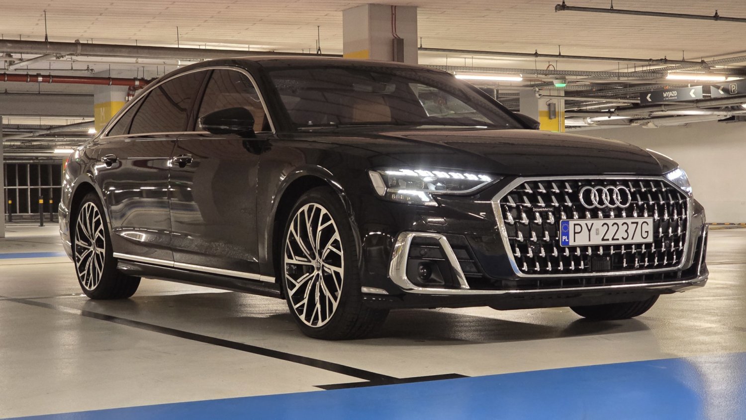 Excel wygrał z Audi A8. Kultowa "salonka" z Ingolstadt po cichu znika z... rodzimego rynku