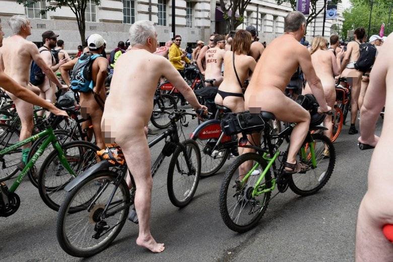 Nadzy rowerzyści protestowali w centrum Londynu. To kolejna edycja The World Naked Bike Ride