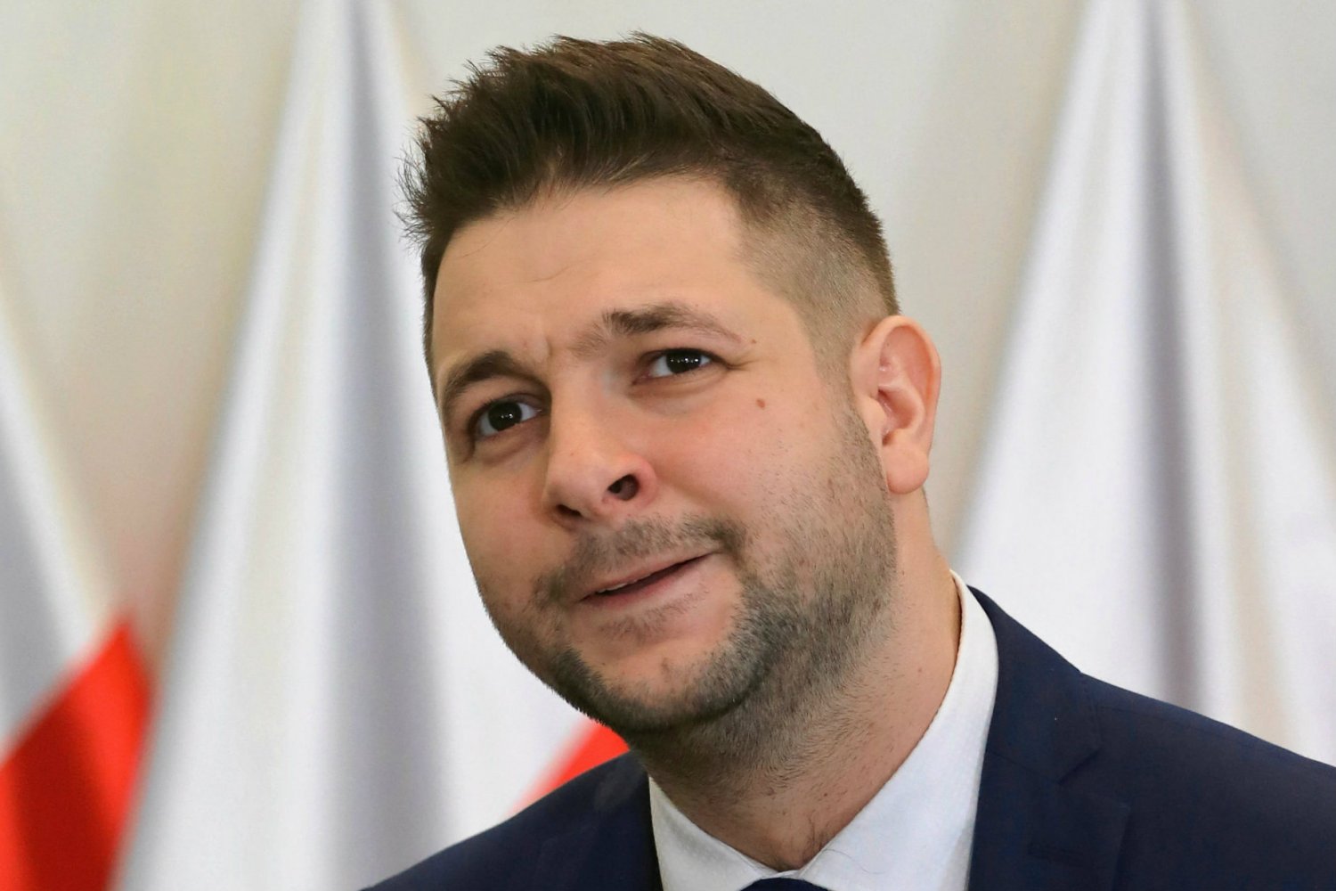 Patry Jaki chciał pokazać, że Warszawa tonie w śmieciach.