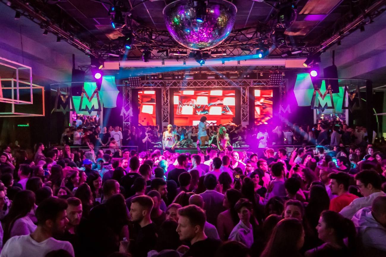 Kobiety kłute igłami. Niepokojące zjawisko w hiszpańskich klubach