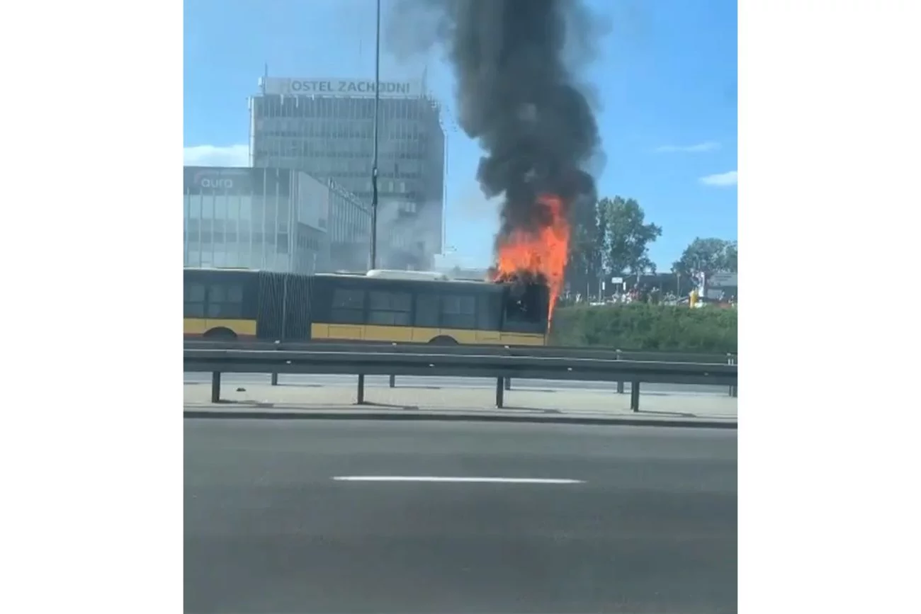 Pożar autobusu w Warszawie. 