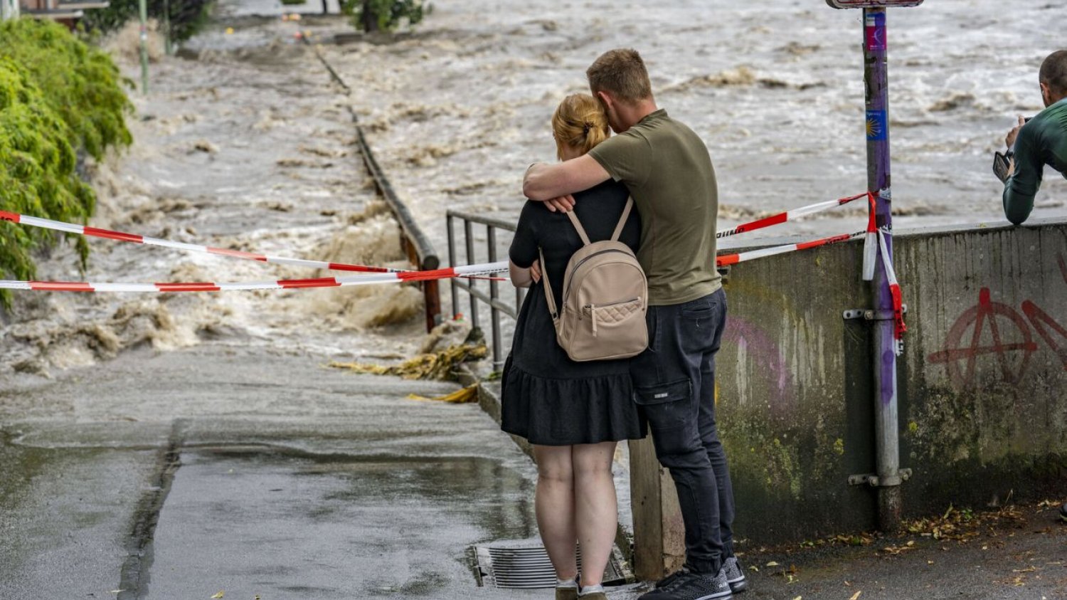 Powódź błyskawiczna. Skutki powodzi w Niemczech i Belgii.