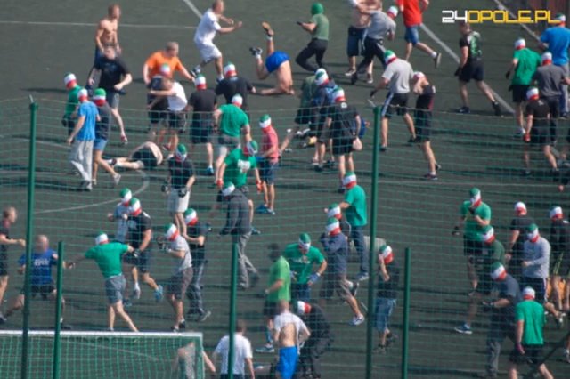 Zdjęcia zrobione podczas ataku chuliganów Śląska Wrocław