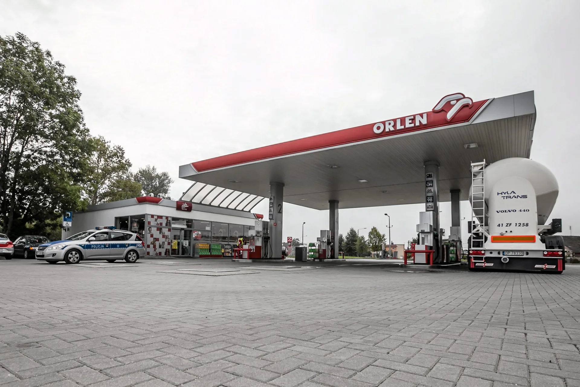 Stacje benzynowe od marca będą w niedziele oblegane. Przejmą ruch z zamkniętych marketów.