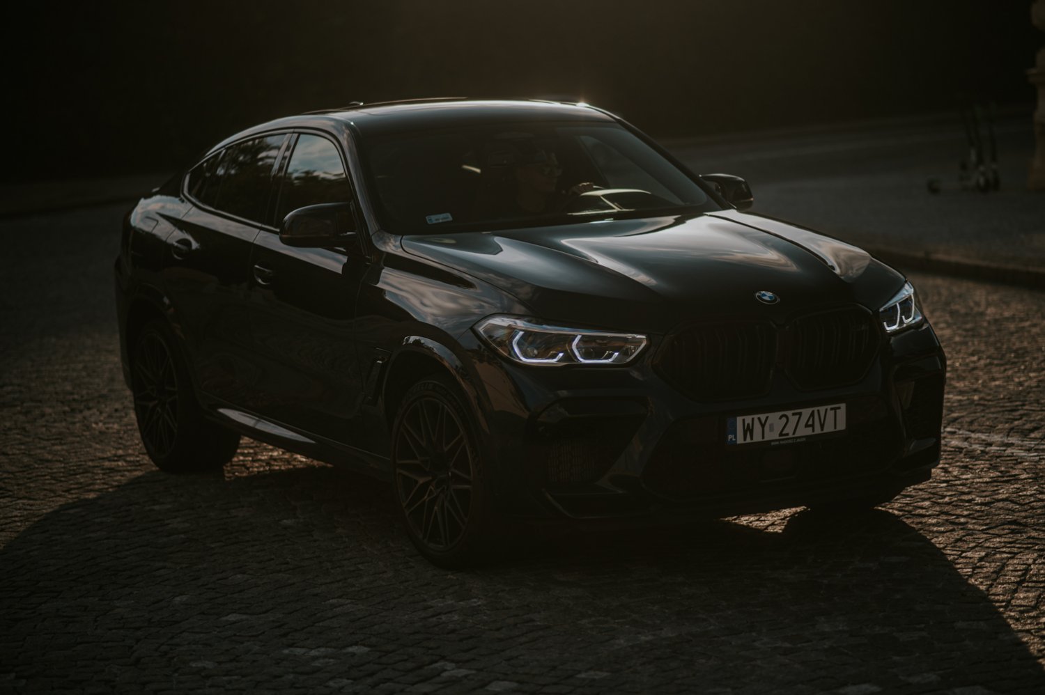 BMW X6 M Competition to potężne, muskularne i efektowne auto.