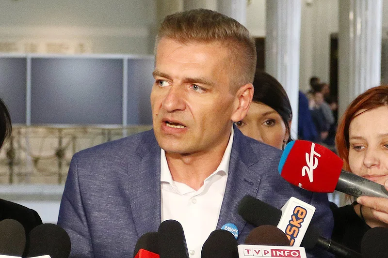 Był minister zdrowia Bartosz Arłukowicz proponuje, by PolRegio dla chorych dzieci było równie hojne, jak wobec uczestników akcji "Różaniec bez granic".