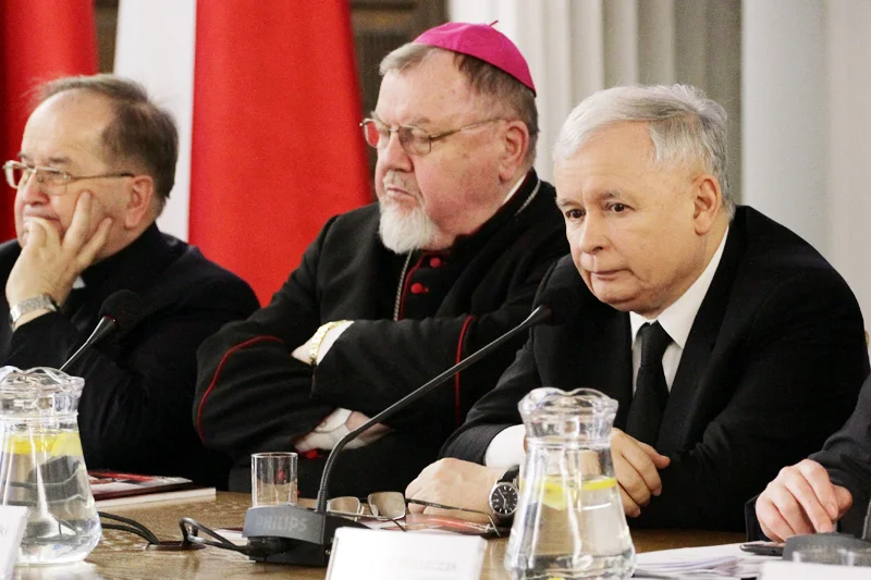 Dawno nikt nie skrytykował prezesa PiS Jarosława Kaczyńskiego, o. Tadeusza Rydzyka i aktywnych w polityce biskupów tak ostro, jak robi to ks. Stanisław Walczak.