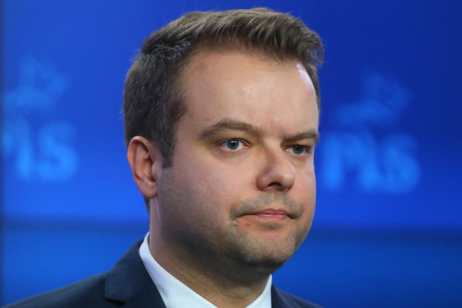 Rzecznik PiS w swojej wypowiedzi ostro skomentował doniesienia stacji TVN.