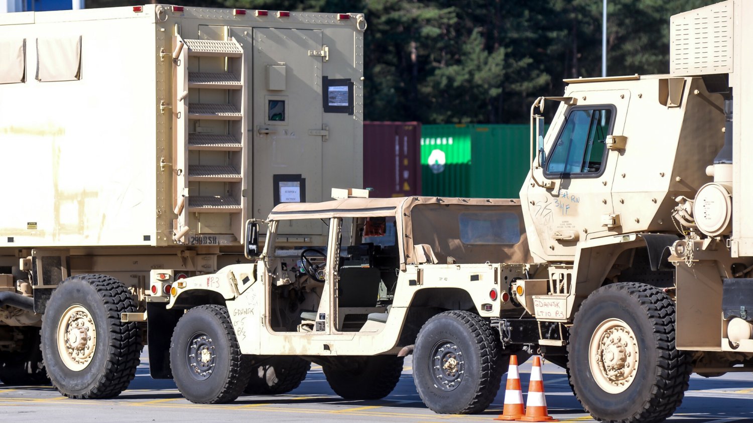 Polacy ukradli skrzynie z amunicją z transportu NATO.