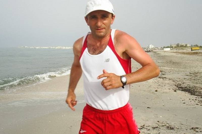 Maraton? Bieg dobowy? To za mało. August Jakubik szuka wyzwań większych.