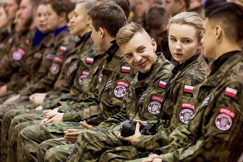Lepiej stawiać na ochotników do Wojsk Obrony Terytorialnej, czy wspierać zawodowych i świetnie przeszkolonych żołnierzy...?