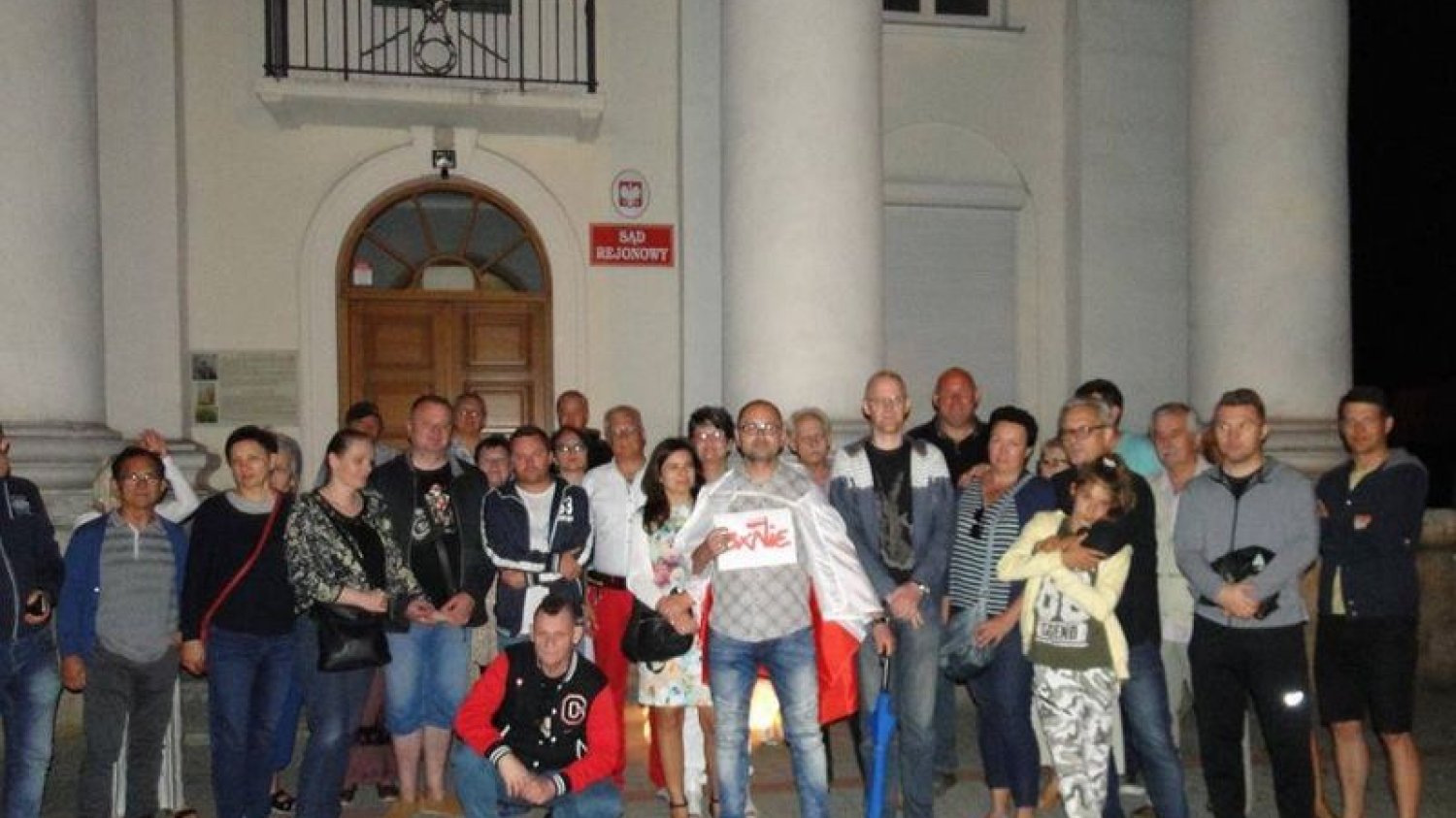 Wczoraj przed sądem w Sierpcu zgromadziła się już spora grupa protestujących ludzi.