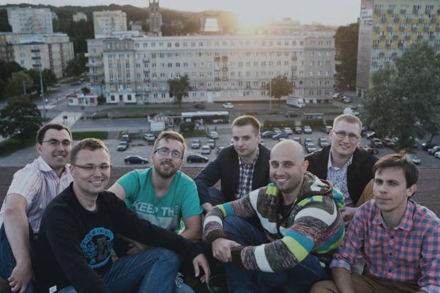 Założyciele i pierwsi pracownicy, od lewej: Wiktor Mazur, Marcin Kowalski, Marcin Treder, Maciej Wojdyr, Piotr Duszyński, Jacek Złowocki, Kamil Zięba.