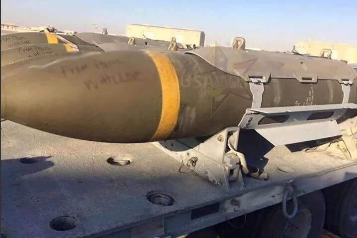 Amerykanie zbombardowali ISIS i wysłali wiadomość z Paryża