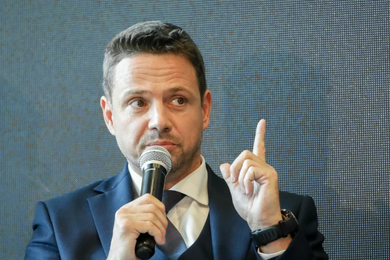 Wściekli kibice hejtują Rafała Trzaskowskiego. Za decyzją ws. flag i banerów stoi ktoś inny.