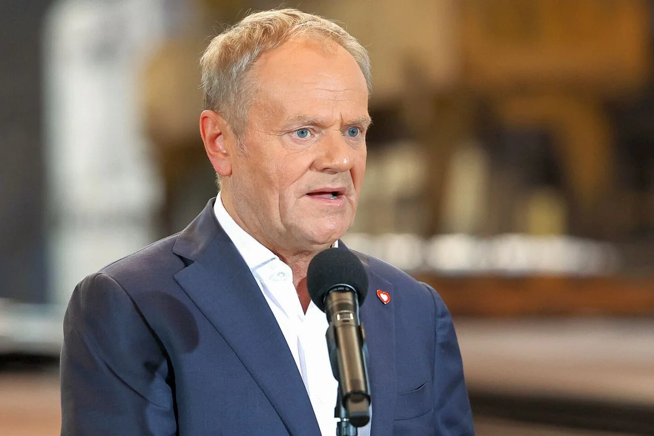 Donald Tusk zdymisjonował szefa Służby Więziennej płk. Andrzeja Peckę Donald Tusk zdymisjonował szefa Służby Więziennej płk. Andrzeja Peckę