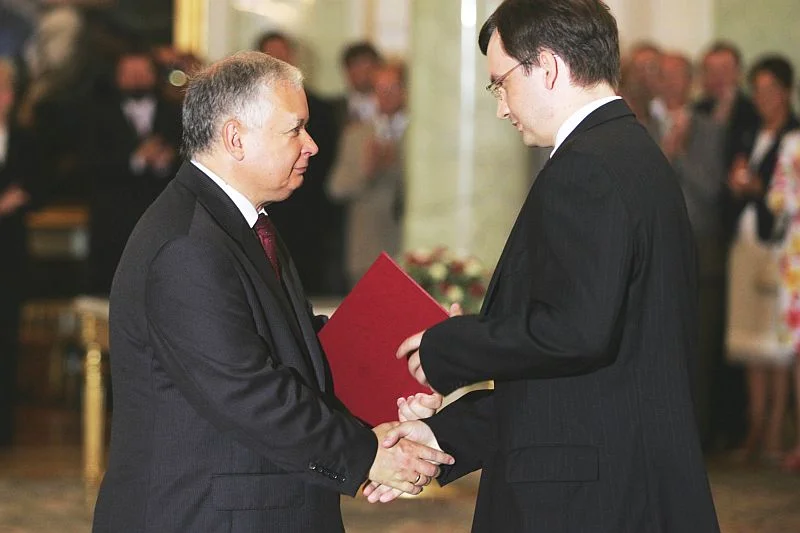 Nominację na drugą kadencję w fotelu ministra sprawiedliwości Zbigniew Ziobro przyjmował tylko na kilka tygodni między wrześniem a listopadem 2007 roku.
