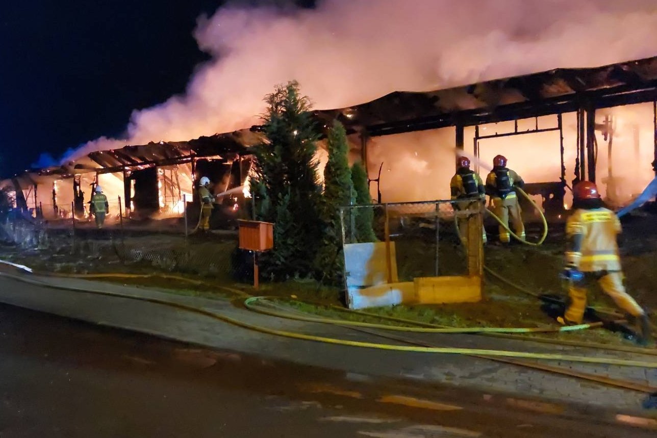 Koło Słupska wybuch pożar w hali dla uchodźców z Ukrainy