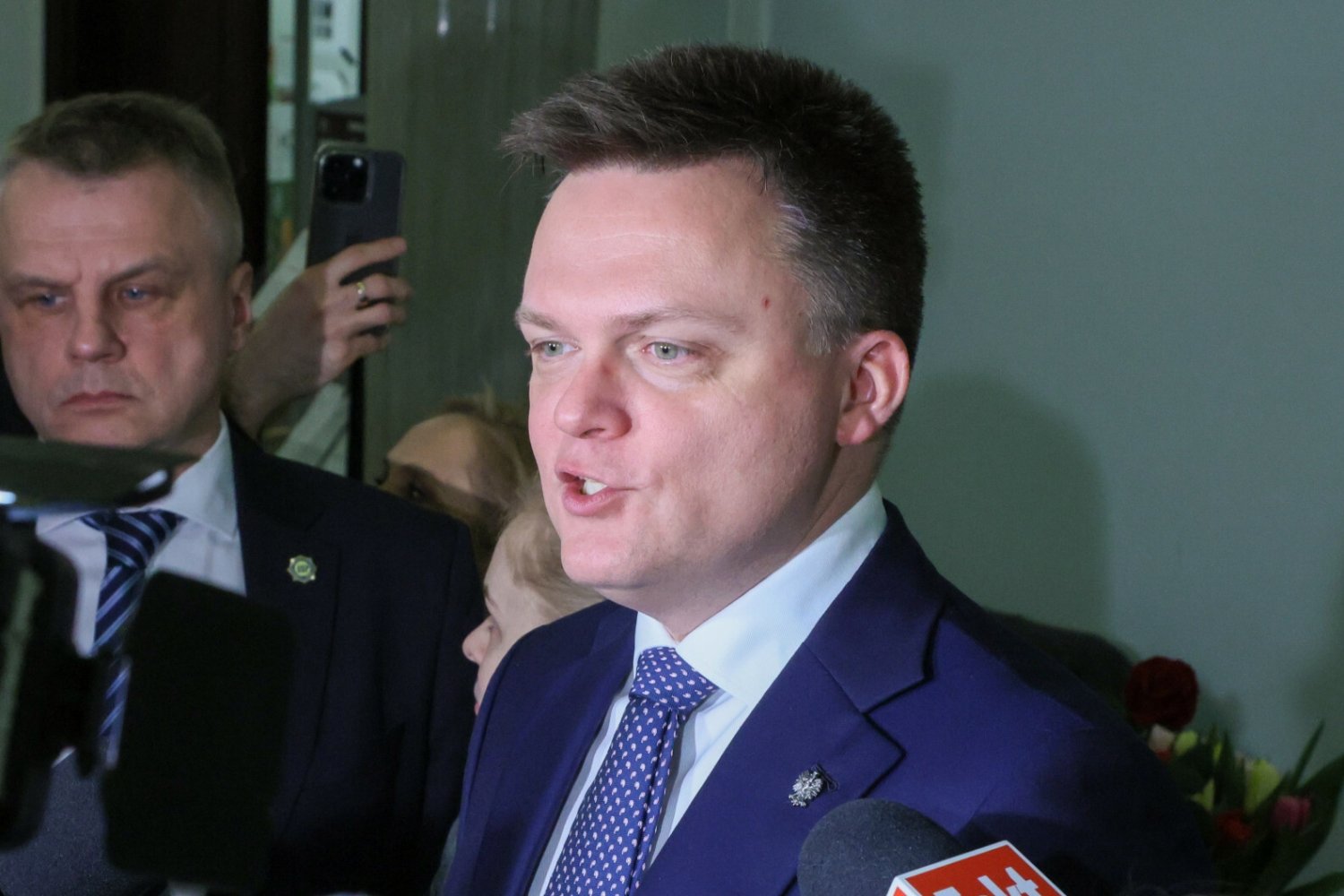 Sondaż. KO znów na czele stawki, dobry wynik Konfederacji.